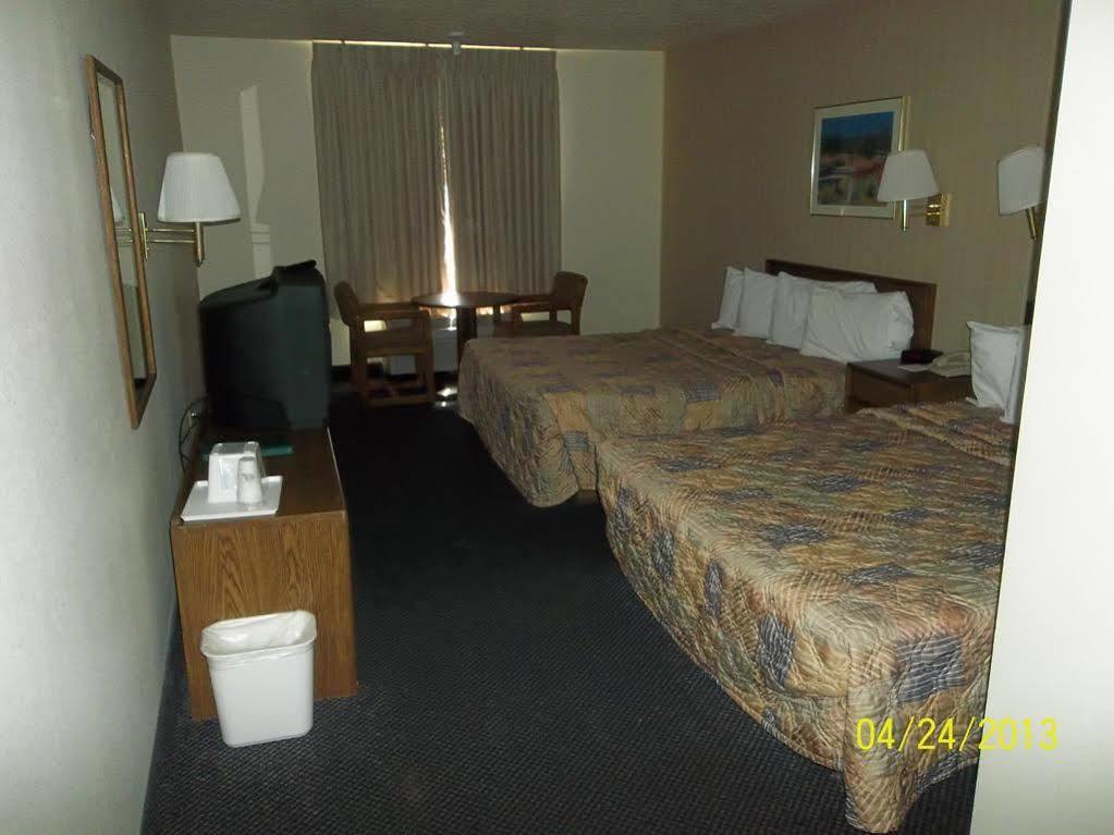 Americas Best Value Inn & Suites Ft Collins E At I-25 Fort Collins Eksteriør bilde