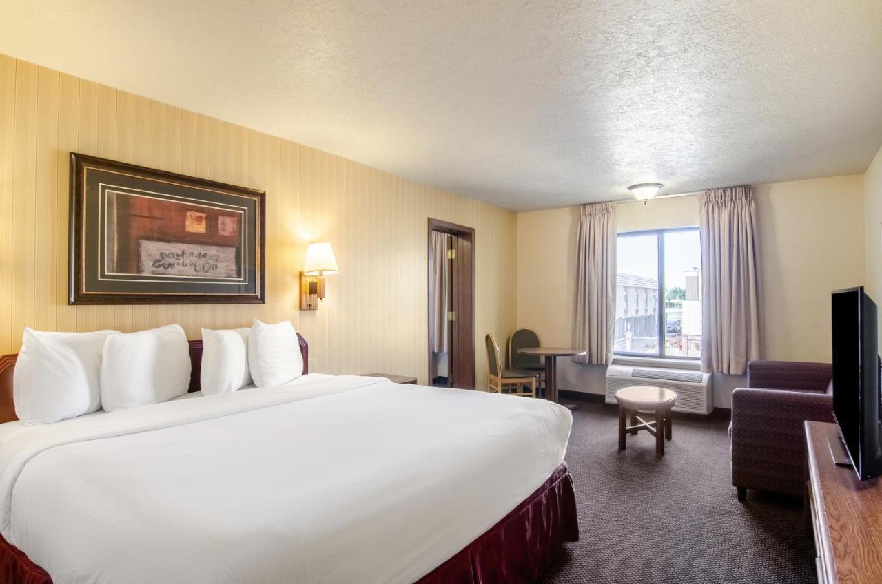 Americas Best Value Inn & Suites Ft Collins E At I-25 Fort Collins Eksteriør bilde
